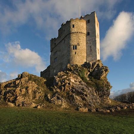Roch Castle Hotel Bagian luar foto