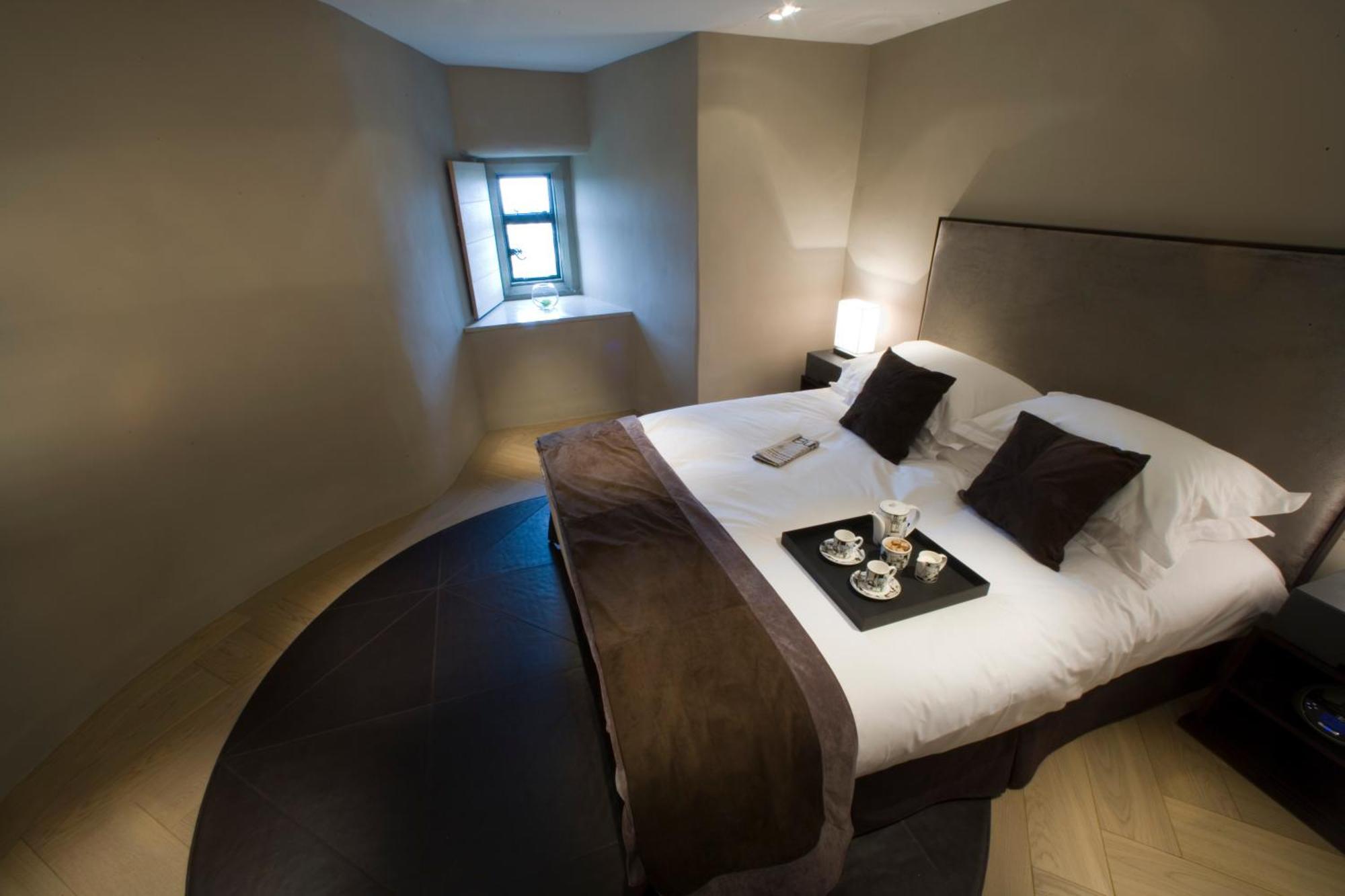 Roch Castle Hotel Bagian luar foto