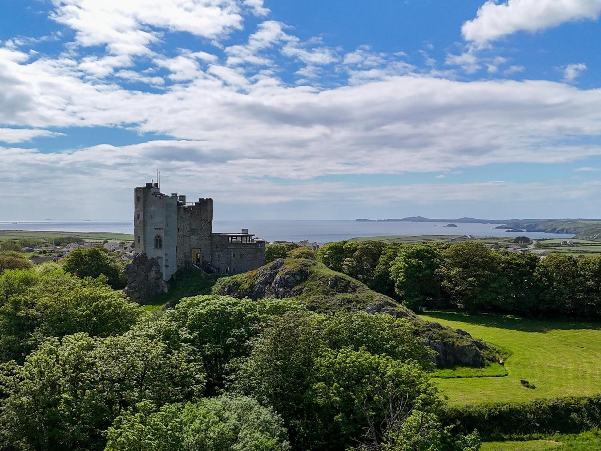 Roch Castle Hotel Bagian luar foto