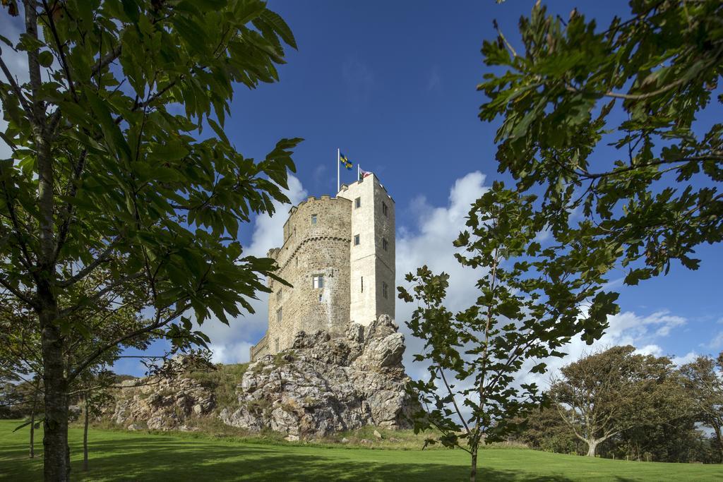 Roch Castle Hotel Bagian luar foto