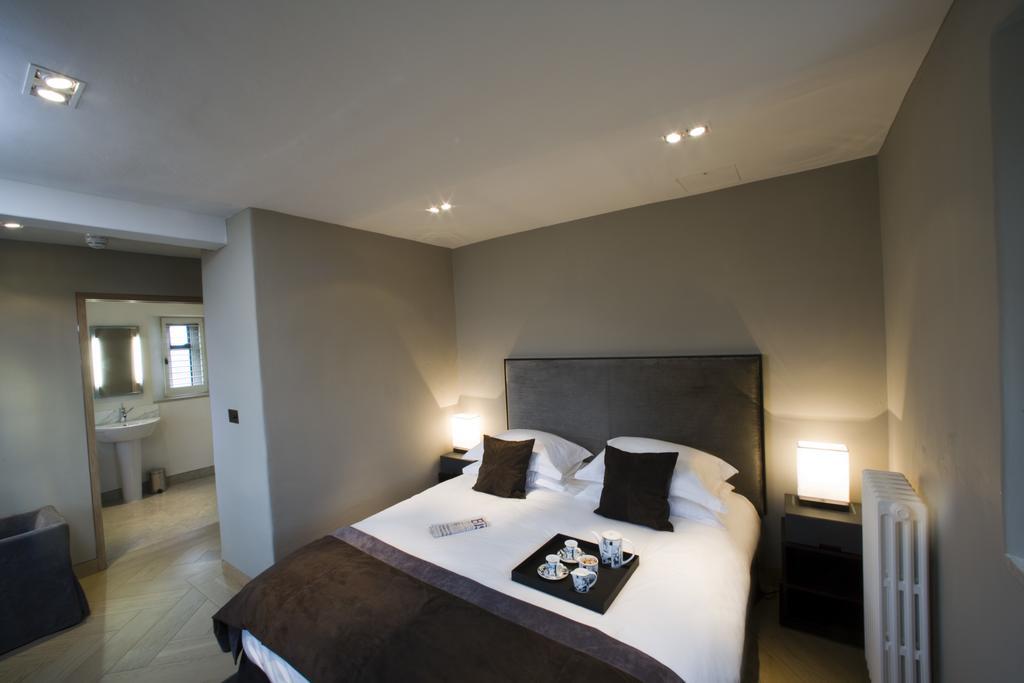 Roch Castle Hotel Bagian luar foto