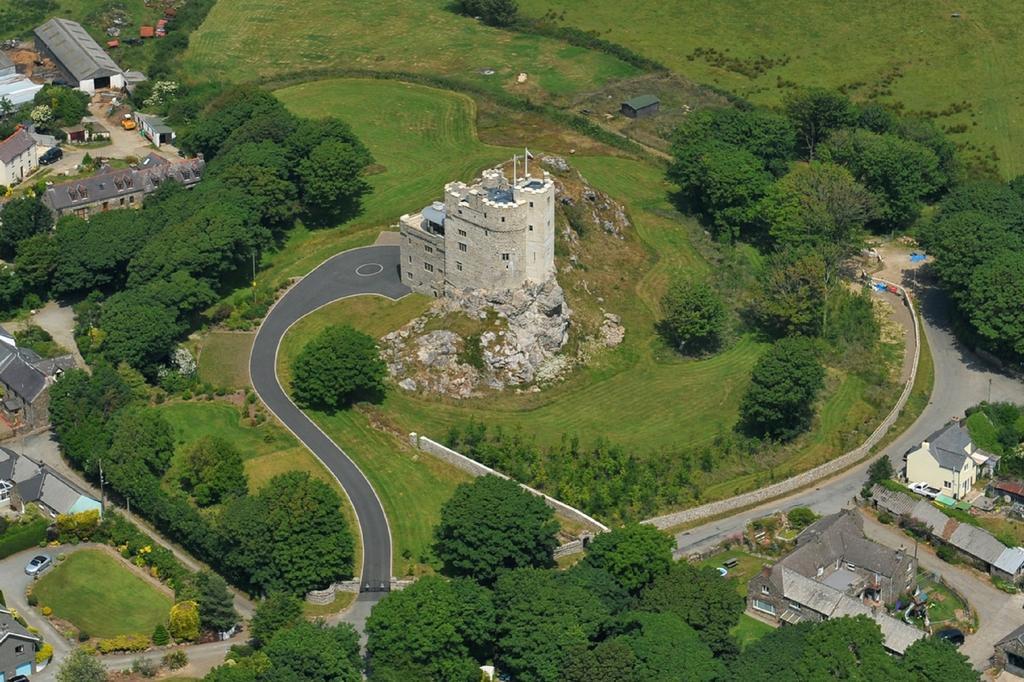 Roch Castle Hotel Bagian luar foto