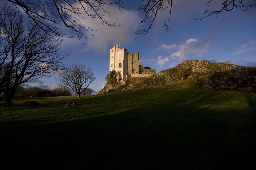 Roch Castle Hotel Bagian luar foto