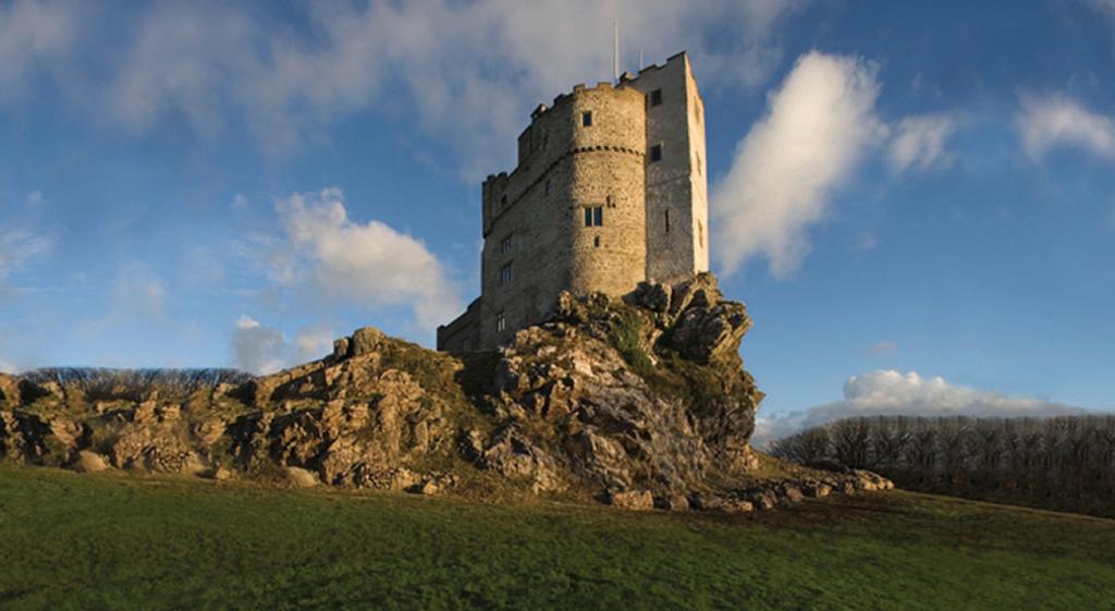 Roch Castle Hotel Bagian luar foto