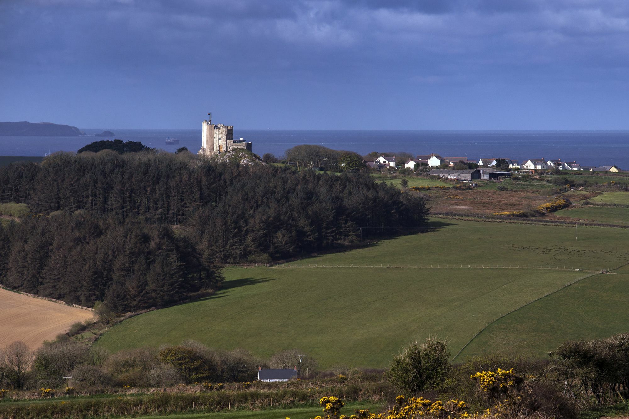 Roch Castle Hotel Bagian luar foto